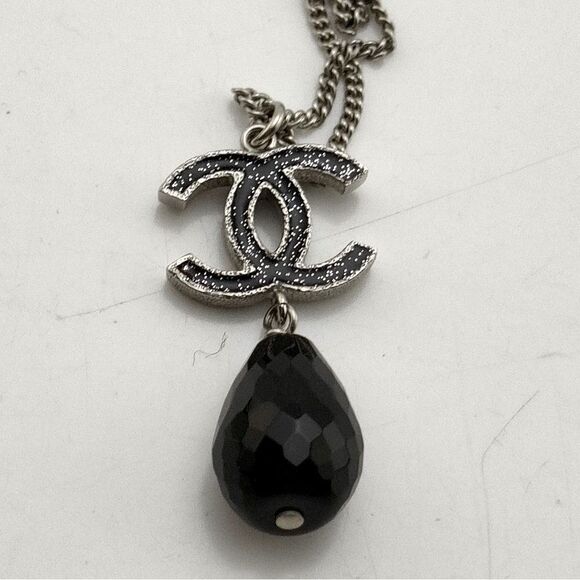 Authentic Chanel Gunmetal CC Logo Necklace Black Teardrop Pendant full inclusion - Picture 1 of 5
